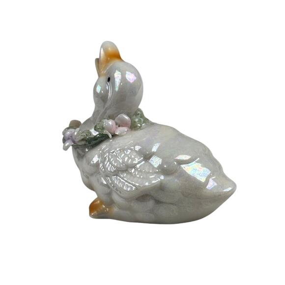 Lot of 3 Iridescent Porcelain Duck Figurines with Flower Wreaths - Picture 11 of 12